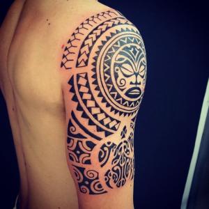 tatuaje maorí polinesio en Barcelona